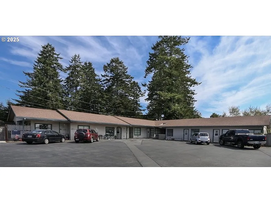 542 Pacific Ave photo 1