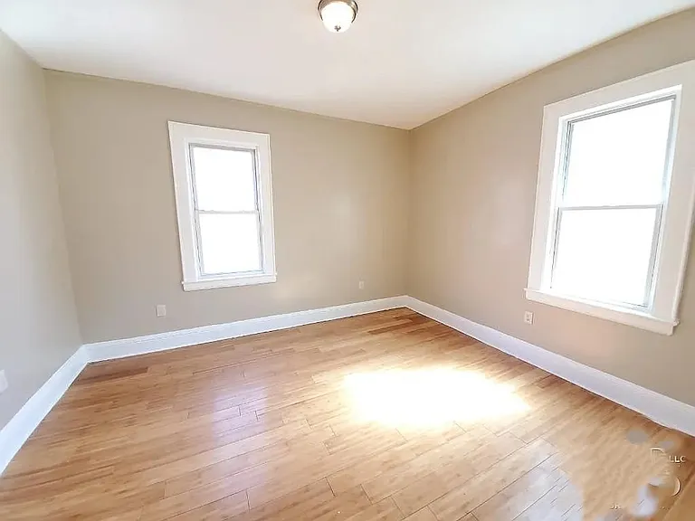 43 Underwood St #6R — Photo 4