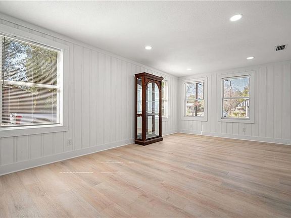 4th image of 1113 Kelly St