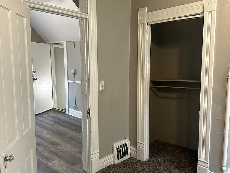 2436 Wallace Ave #B — Photo 7