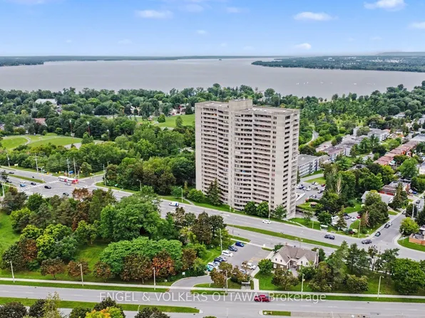 415 Greenview Ave #1702, Ottawa, ON K2B 8G5