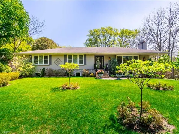 4306 Lakeshore Rd, Burlington, ON L7L 1A8