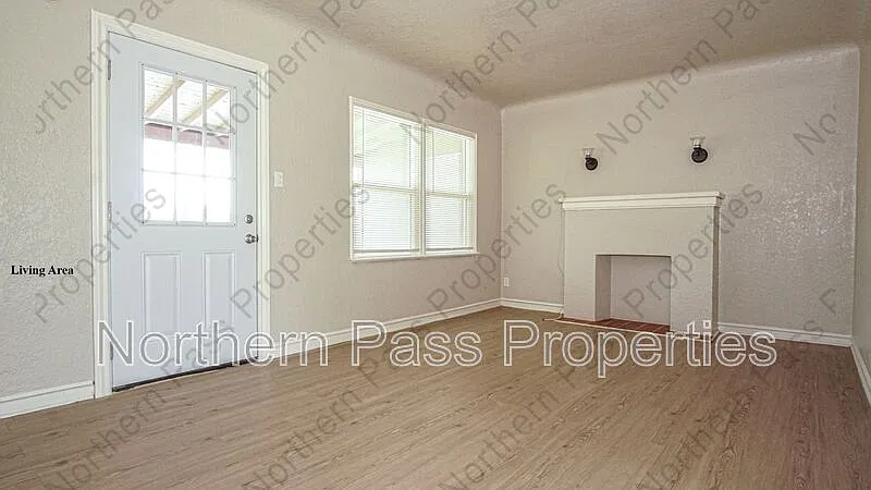 2 bed, 1.0 bath, 947 sqft, $1,225 — Photo 3