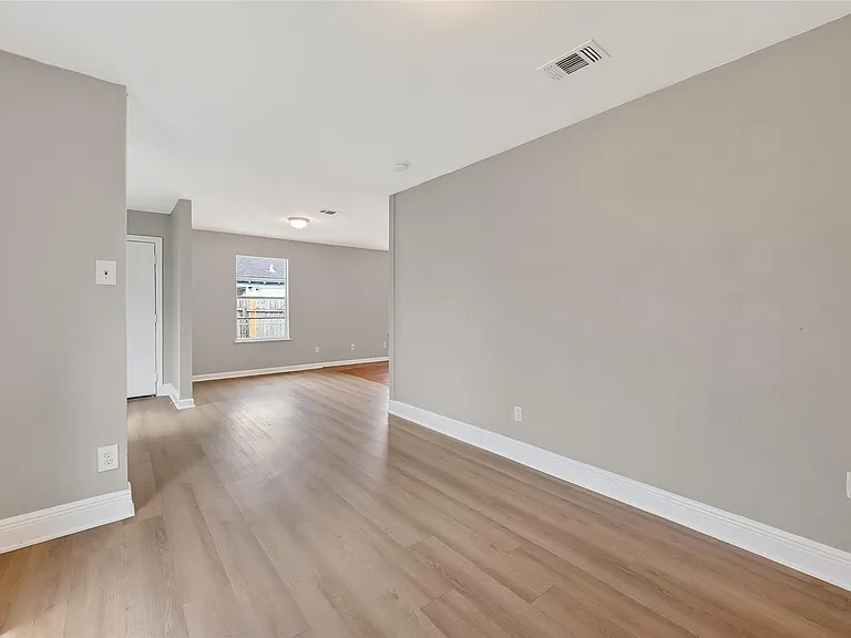 2446 Mayview Dr — Photo 8