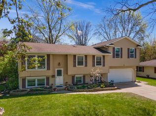 641 Independence Dr, Aurora, IL 60506