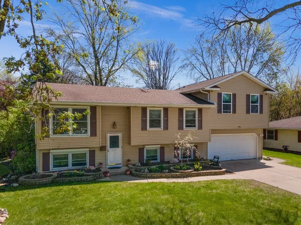 641 Independence Dr, Aurora, IL 60506