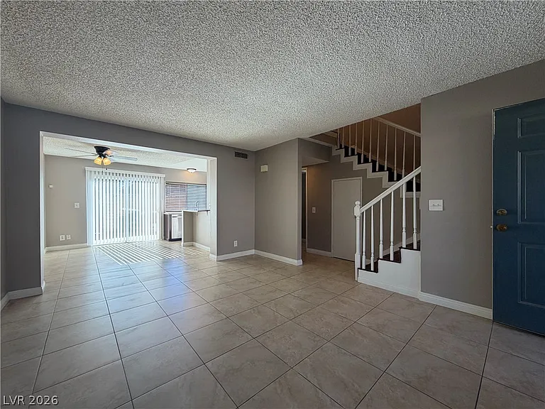 6207 Meadow Brook Ln — Photo 3