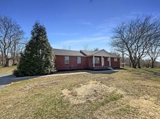 958 Clearview Rd, Cottontown, TN 37048