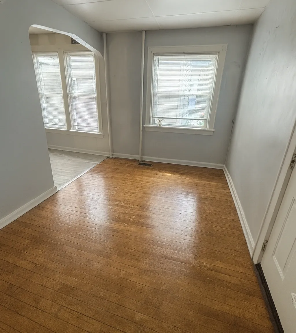 2 bed, 897 sqft, $995 — Photo 1