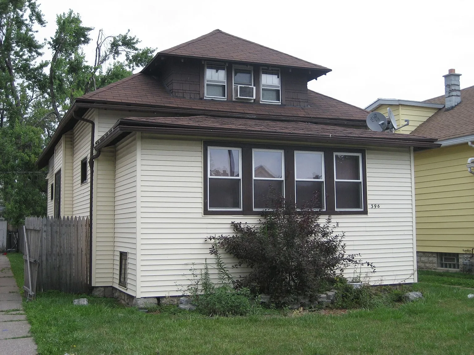 396 Lasalle Ave photo 1