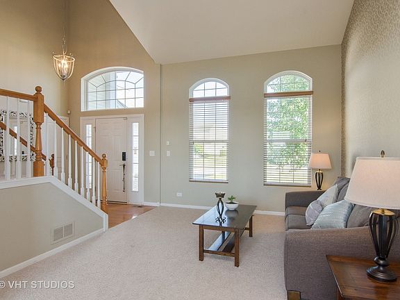3rd image of 2418 Woodside Dr