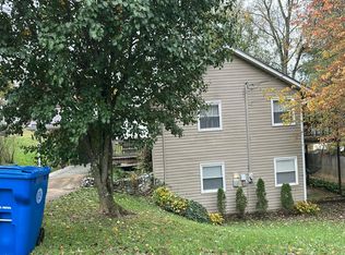 300 Lakeview Cir, Bluff City, TN 37618