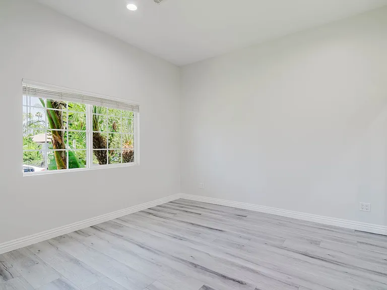 17908 Califa St — Photo 21