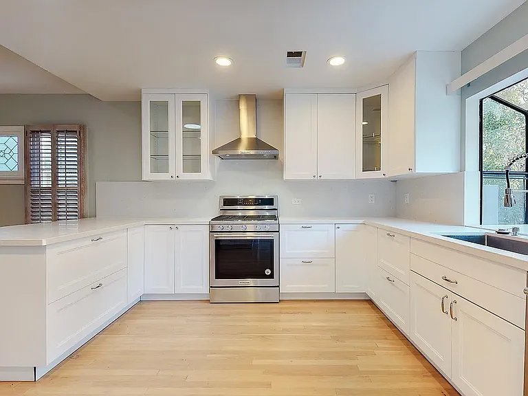 363 Huntley Dr — Photo 10
