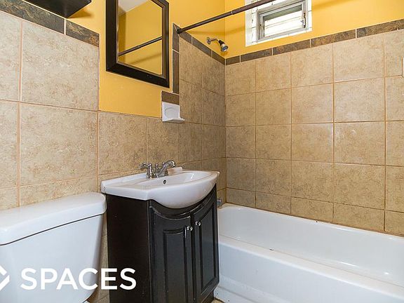2nd image of 870 W Buckingham Pl APT 1
