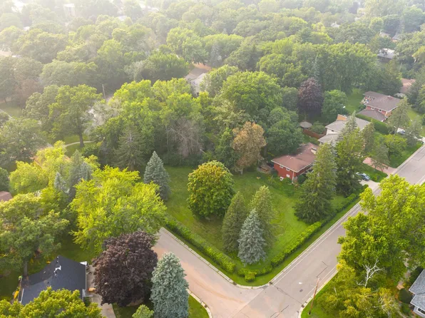 Brenner Ave, Roseville, MN 55113