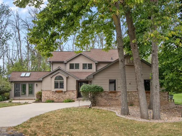 2238 Woodlawn Ln, Appleton, WI 54914