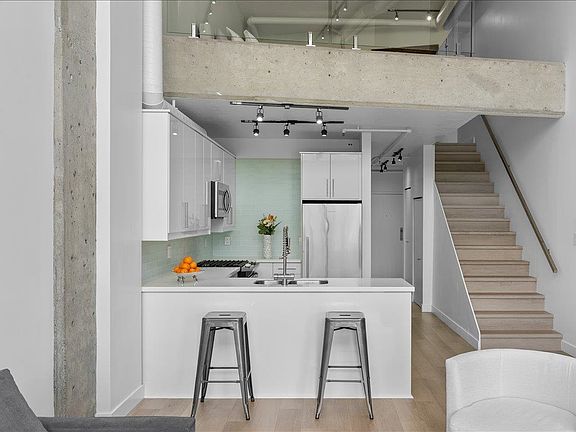 3rd image of 27 Alexander St #309