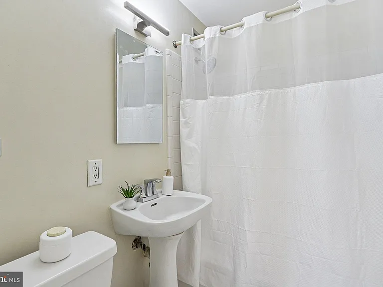 1111 Arlington Blvd #431 — Photo 29