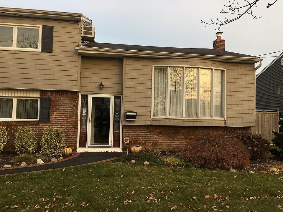 1st image of 39 Massapequa Ave