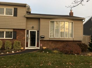 39 Massapequa Ave, Massapequa, NY 11758