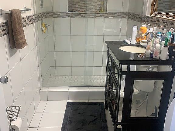 5th image of 2921 La Quinta Dr