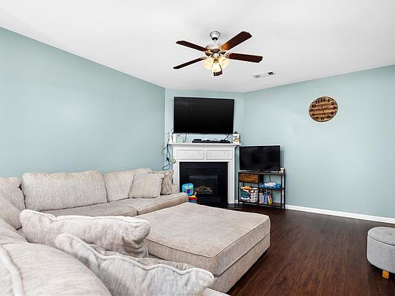 4th image of 905 Dawkins Ct