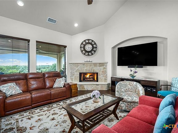 3rd image of 1032 Oak Turn