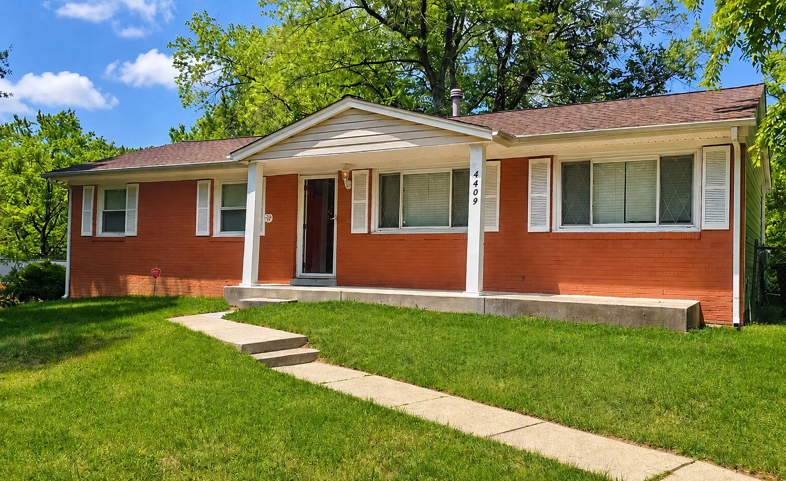 Fantastic!! 4 bedroom 1.5 bath — Photo 1
