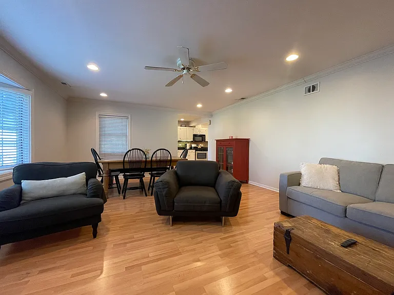 Iroquois Dr — Photo 13