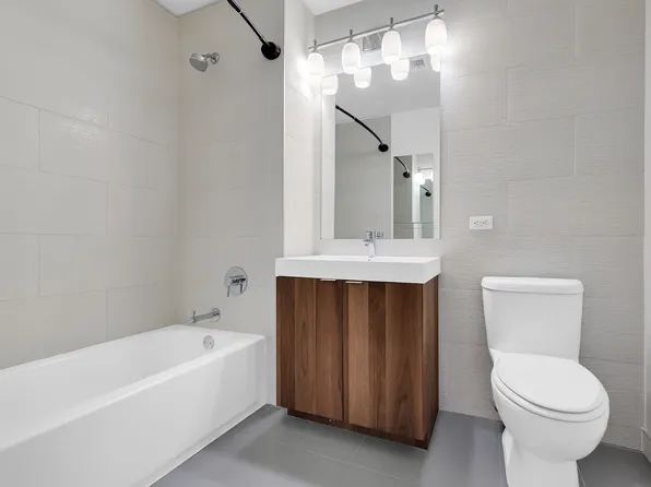 8 Vanderbilt Avenue image 4 of 7