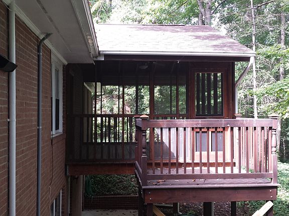 4th image of 4 Barksdale Ct