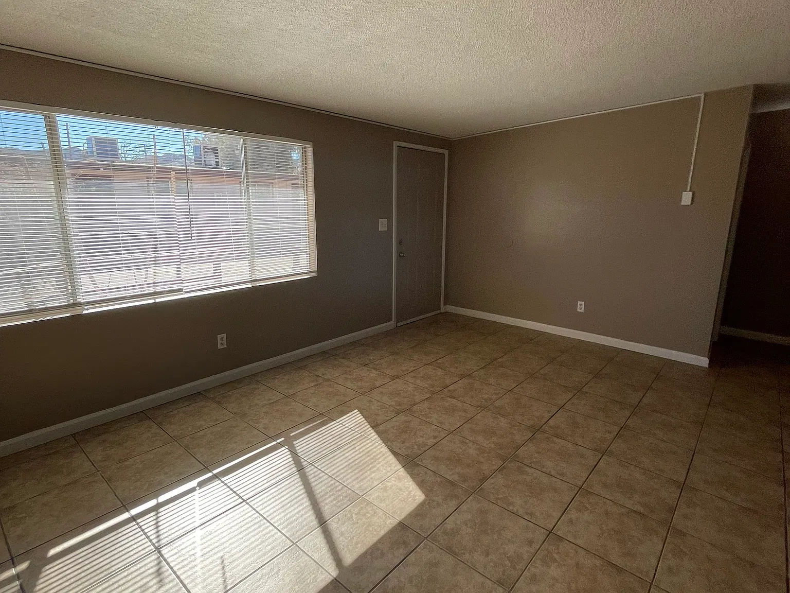 2 bed, 750 sqft, $950 — Photo 3