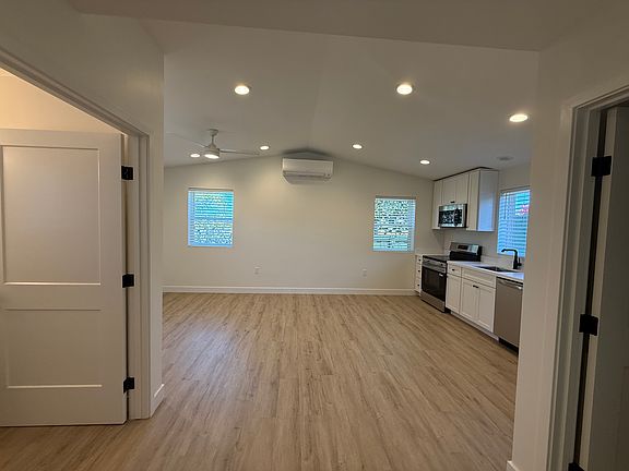3rd image of 4005 Manzanita