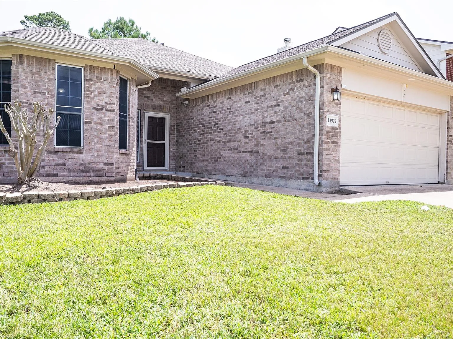 3 bed, 2.0 bath, 1805 sqft, $2,000 — Photo 2