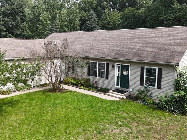 469 Country Mdws NE, Comstock Park, MI 49321