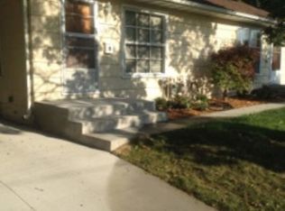 667 1/2 32nd St, Des Moines, IA 50312