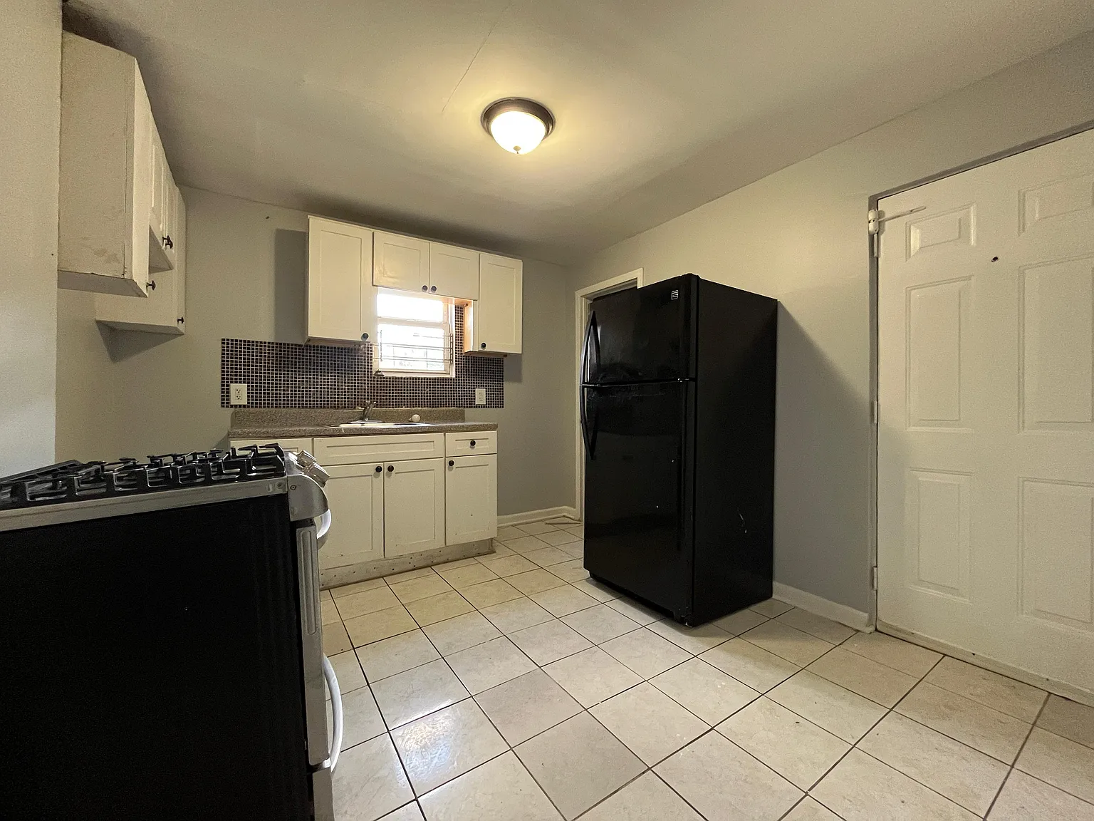 3 bed, 1200 sqft, $1,950 — Photo 3