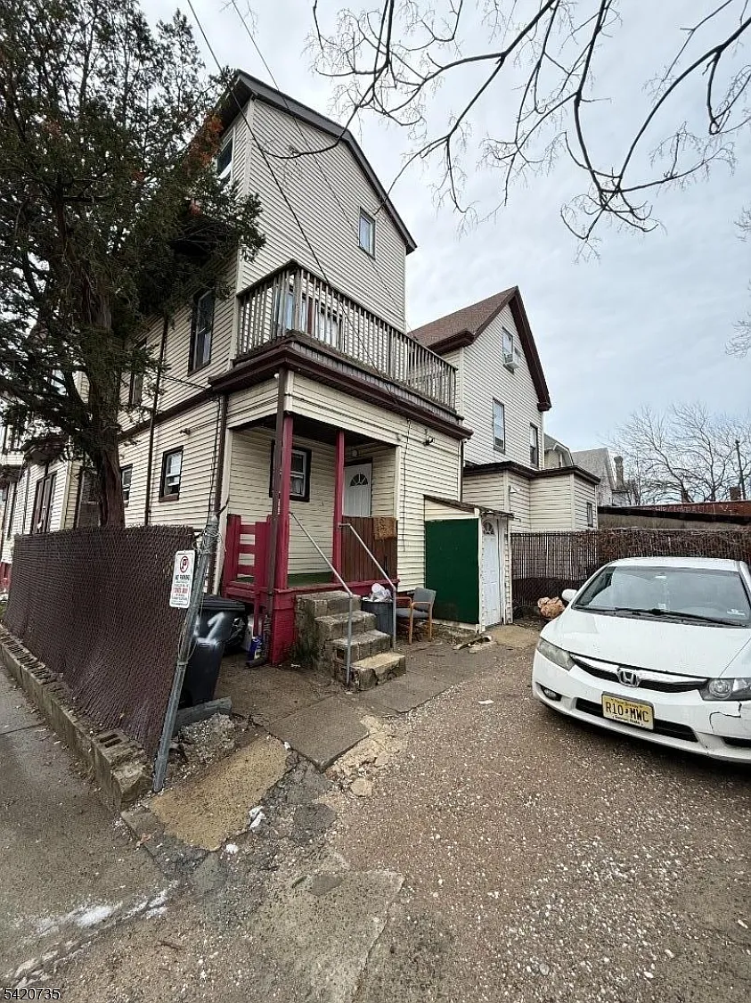 569 Broadway photo 1