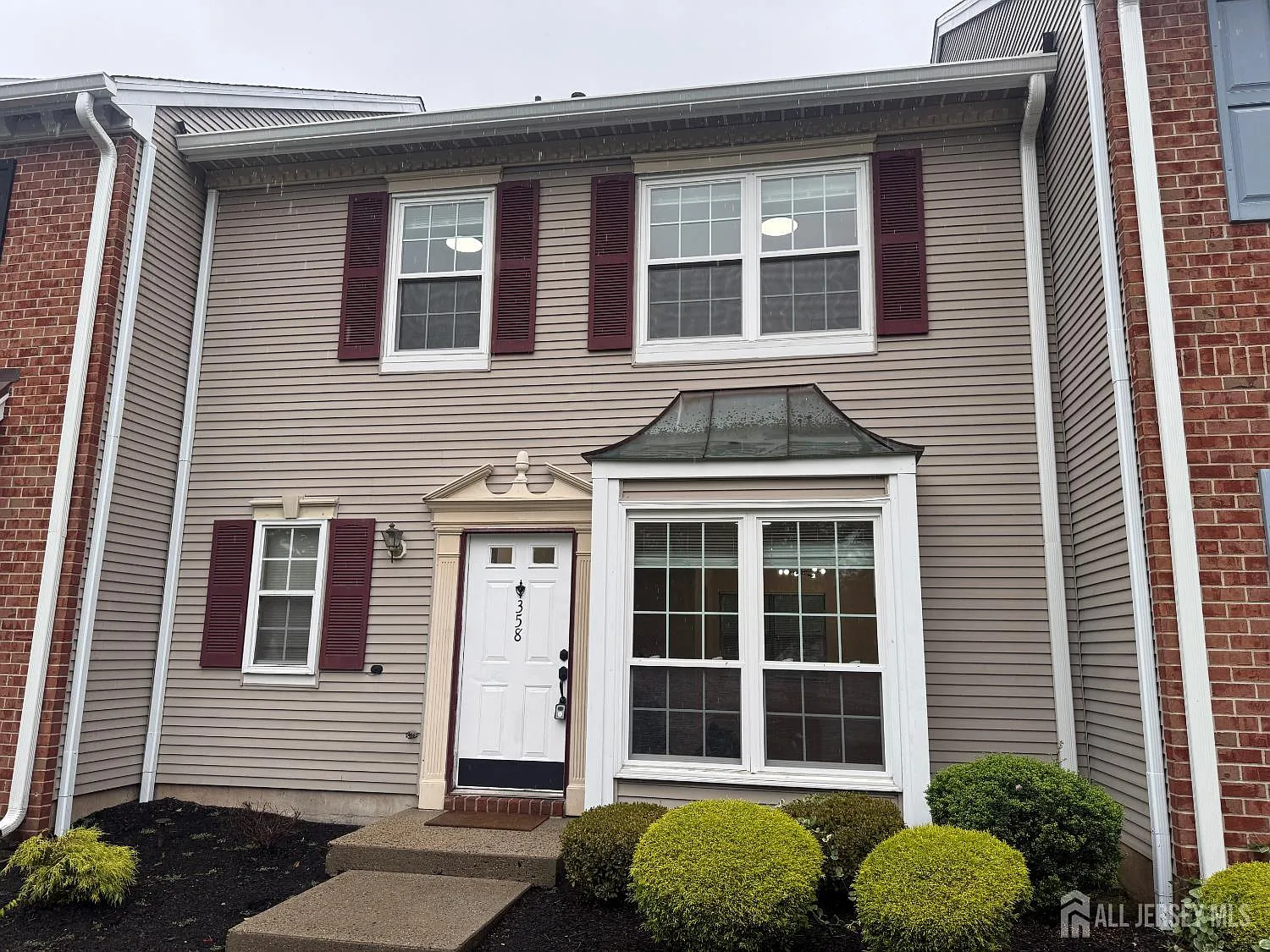 3 bed, 2.5 bath, $3,300 — Photo 2