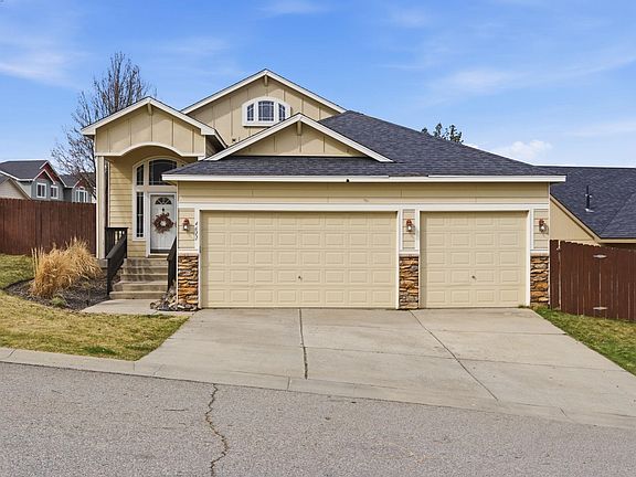 2nd image of 4611 E 32nd Ln