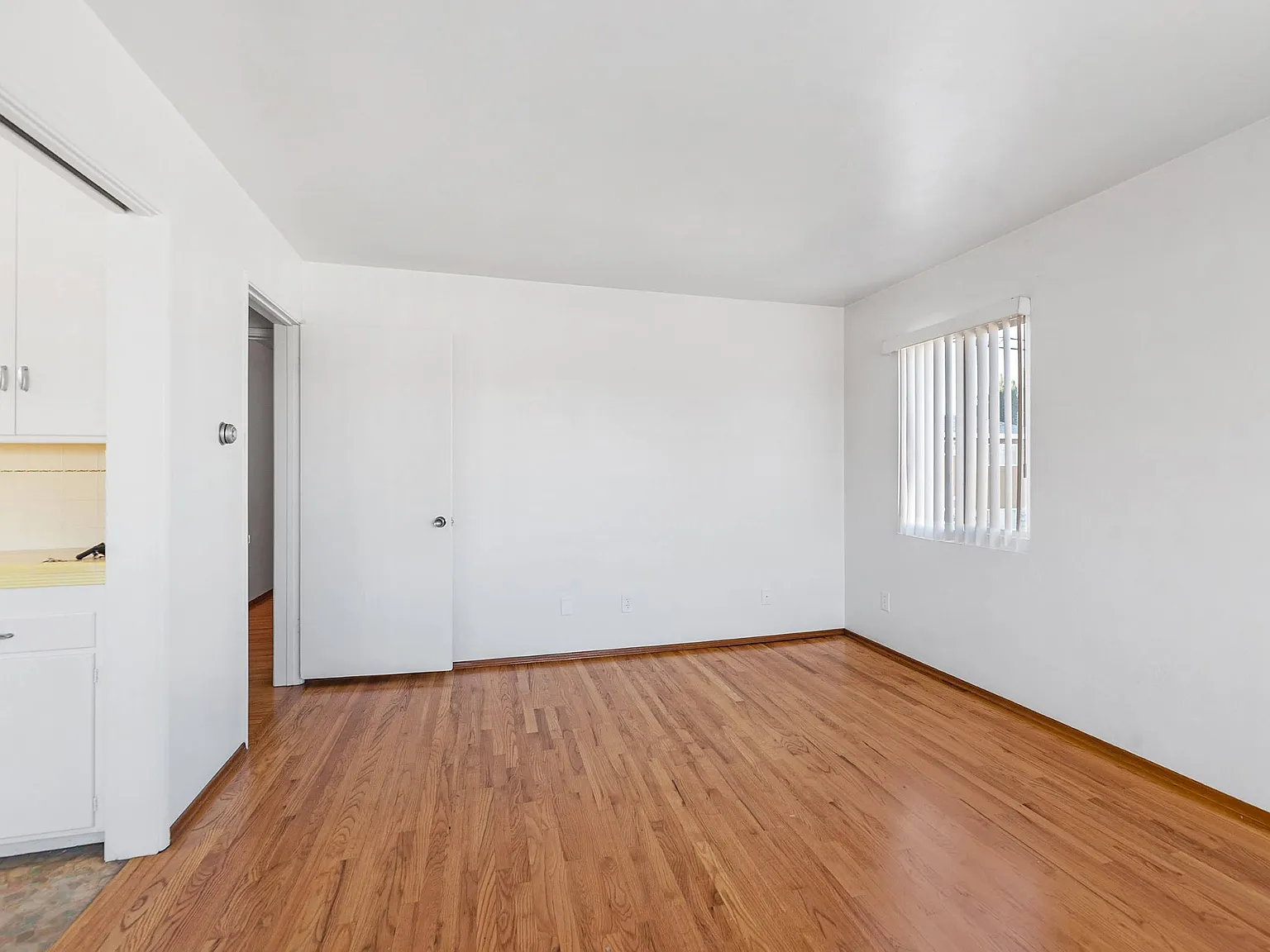 4348 1/2 Iowa St — Photo 4