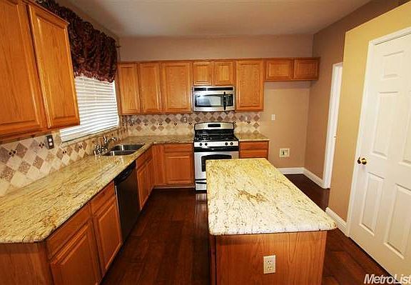 5th image of 553 Farridge Dr