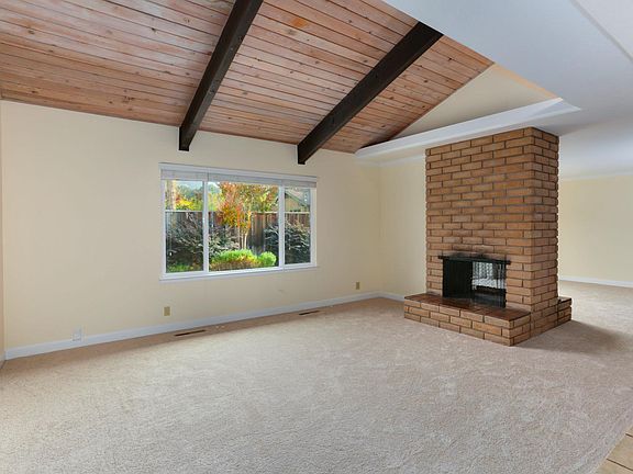 4th image of 130 Lansberry Ct