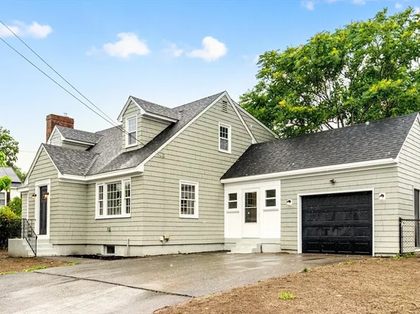 39 McKinley Ave, Lowell, MA 01851