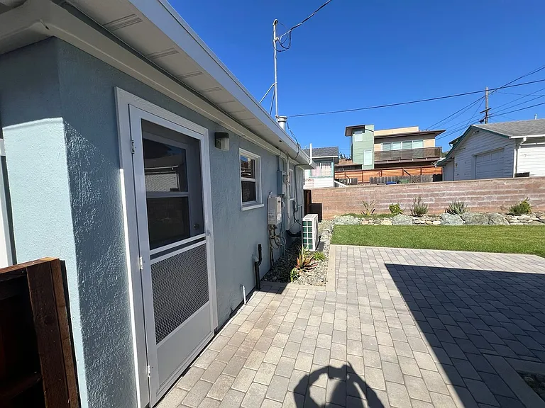930 Anchor St — Photo 13