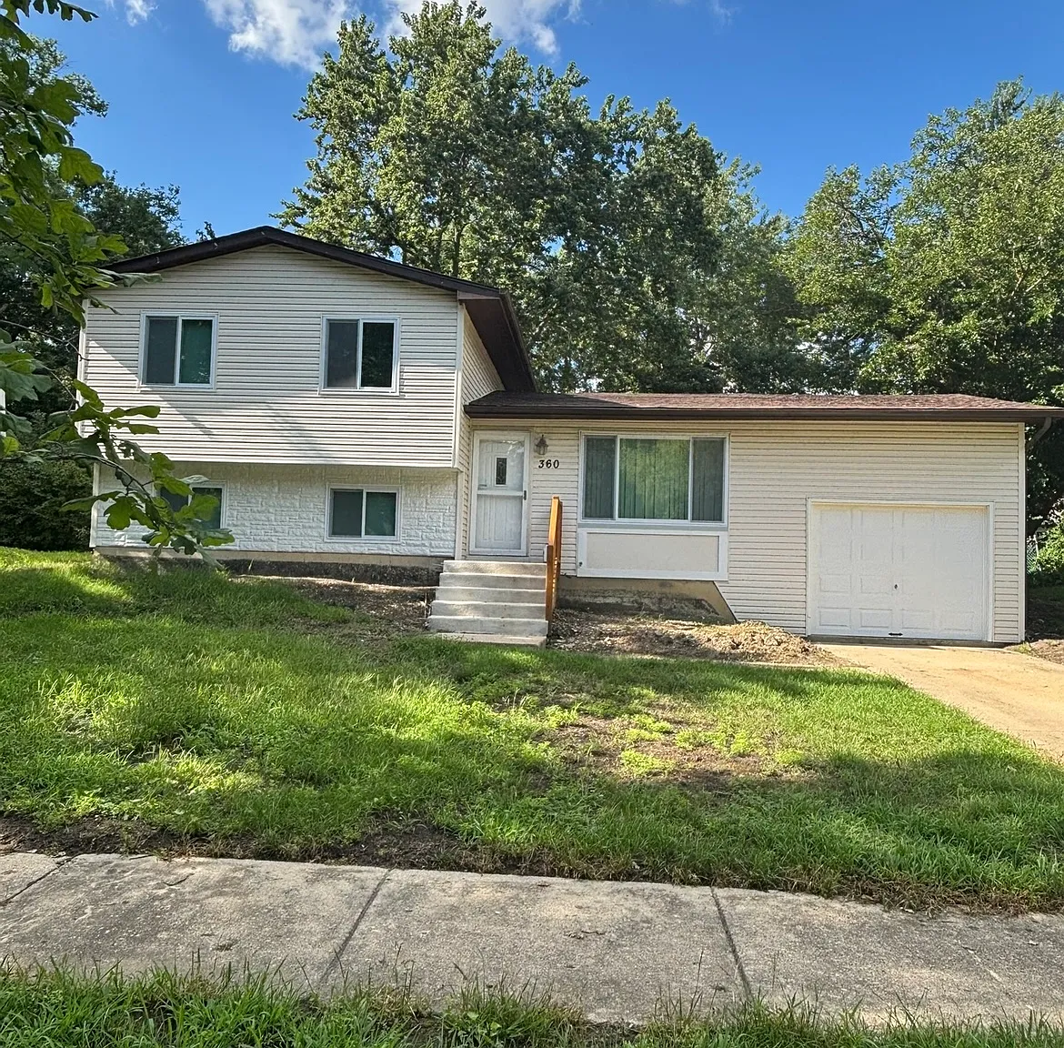 4 bed, $2,800 — Photo 2