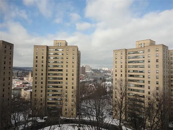 8 Fordham Hill Oval APT 15F photo 1