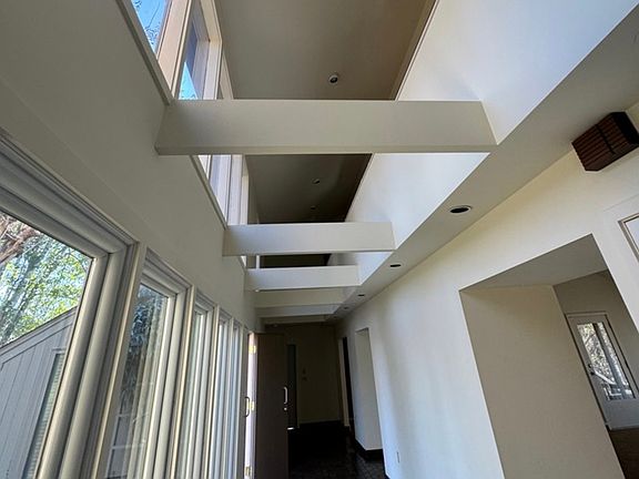 3rd image of 303 Kissingbower Rd