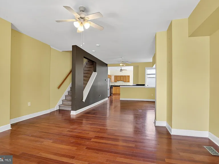 219 Hermitage St — Photo 2